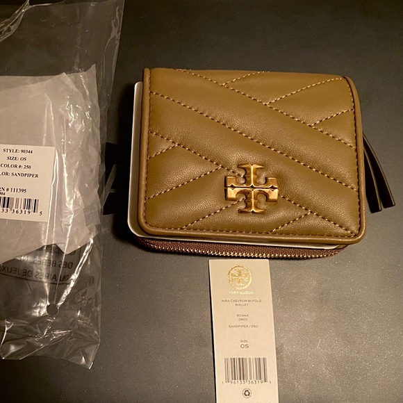 SOLD - BNWT - Authentic - Tory Burch Kira Chevron Lambskin Bifold Wallet - Picture 5 of 5